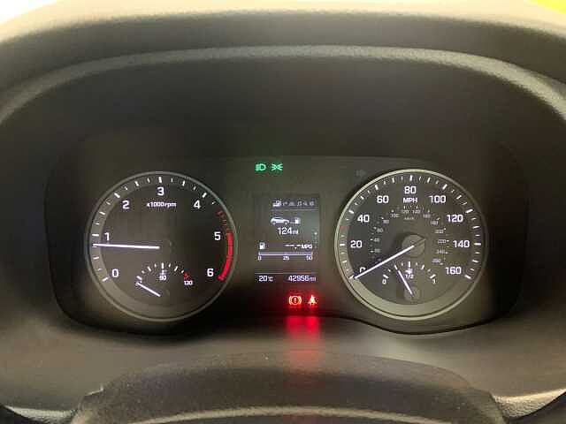 Hyundai TUCSON 1.7 CRDi Blue Drive Go SE 5dr 2WD White